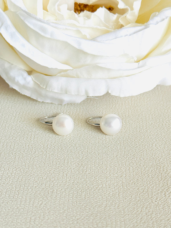 ROSA - Classic Freshwater Pearl Earrings In Silver