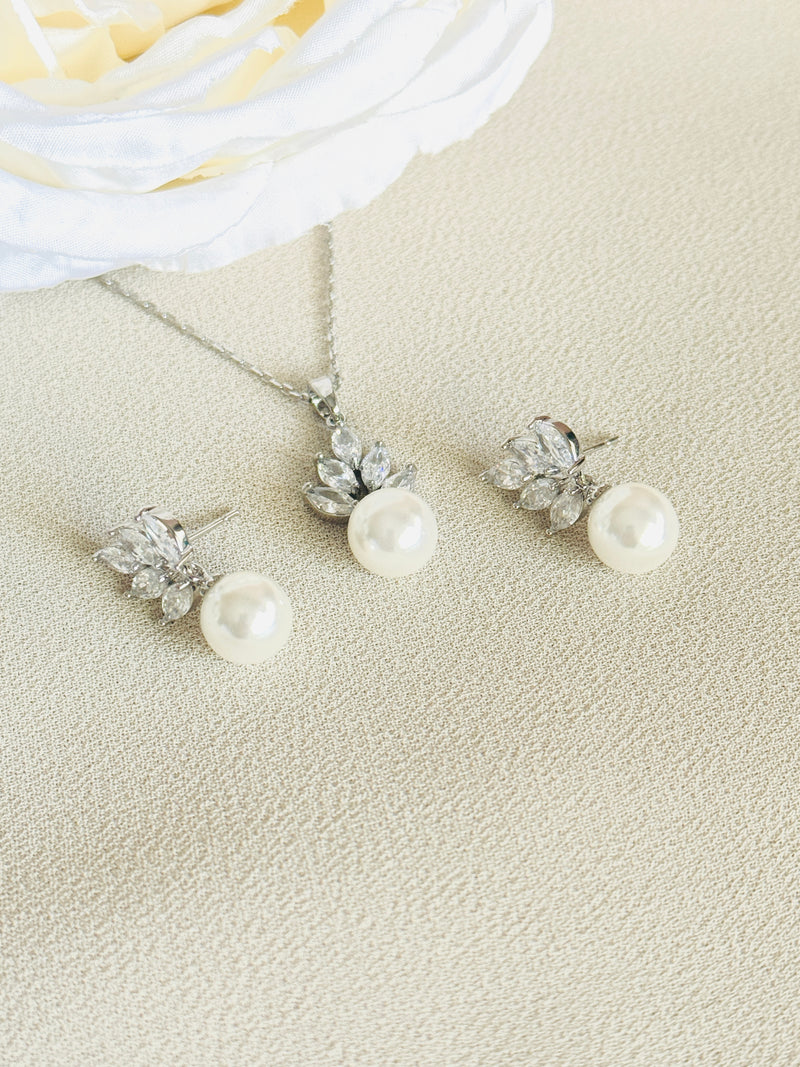 BESSIE- Gorgeous Pear-Shaped CZ And Pearl Necklace In Silver